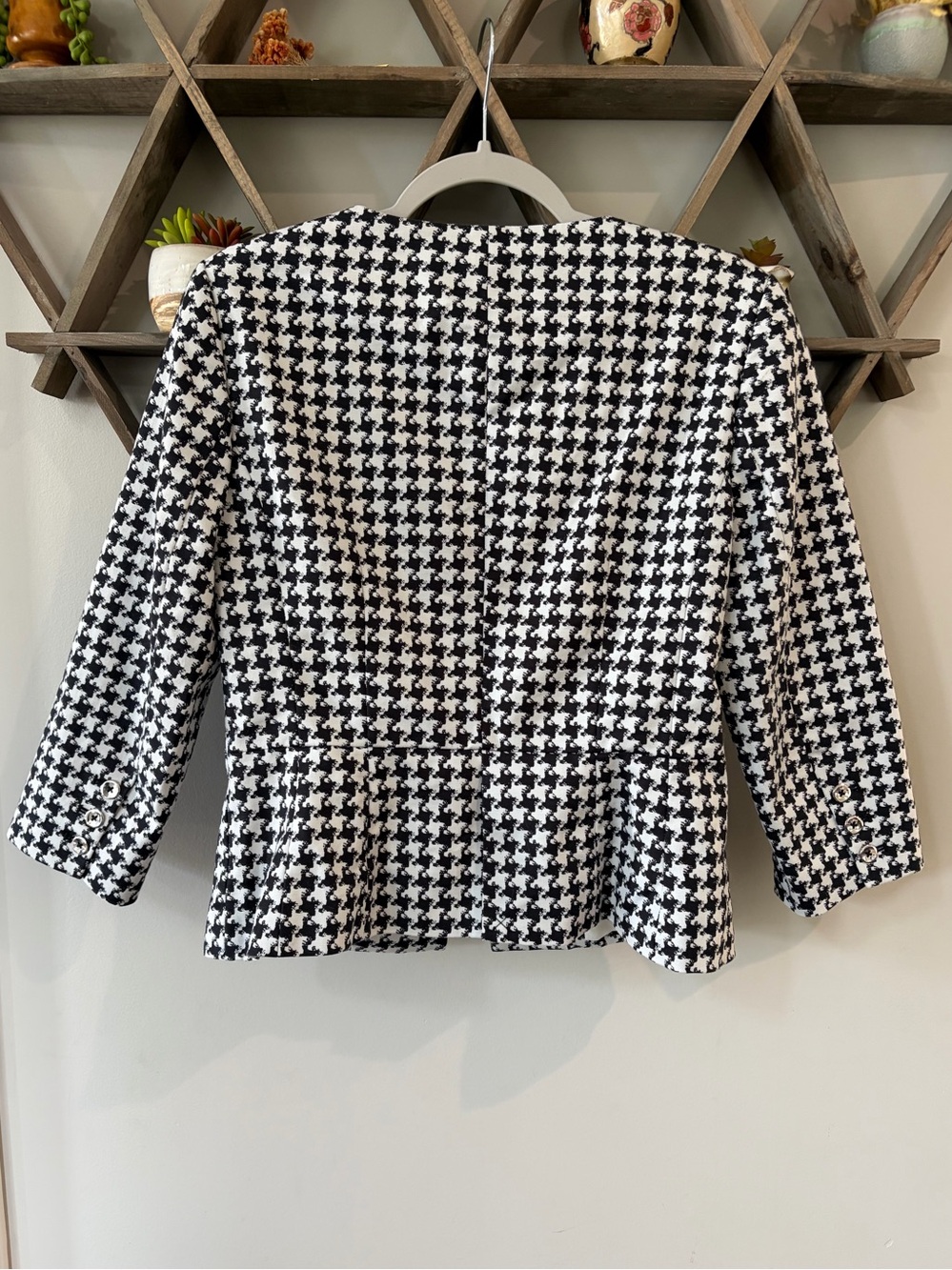 WHBM blazer black & white houndstooth pattern hook & eye front closure. Size 8 - Picture 2 of 8